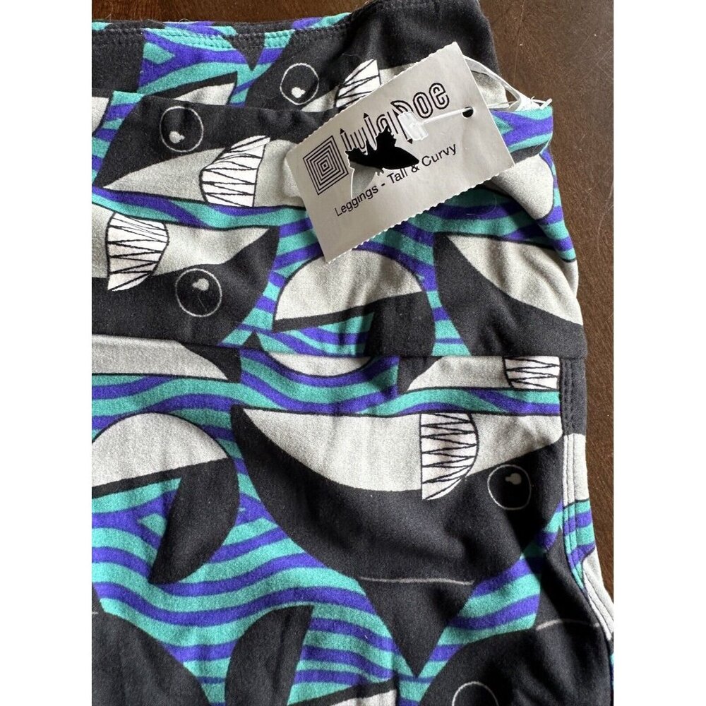 TC LuLaRoe Tall & Curvy Leggings Shark Waves, Brand New NWT